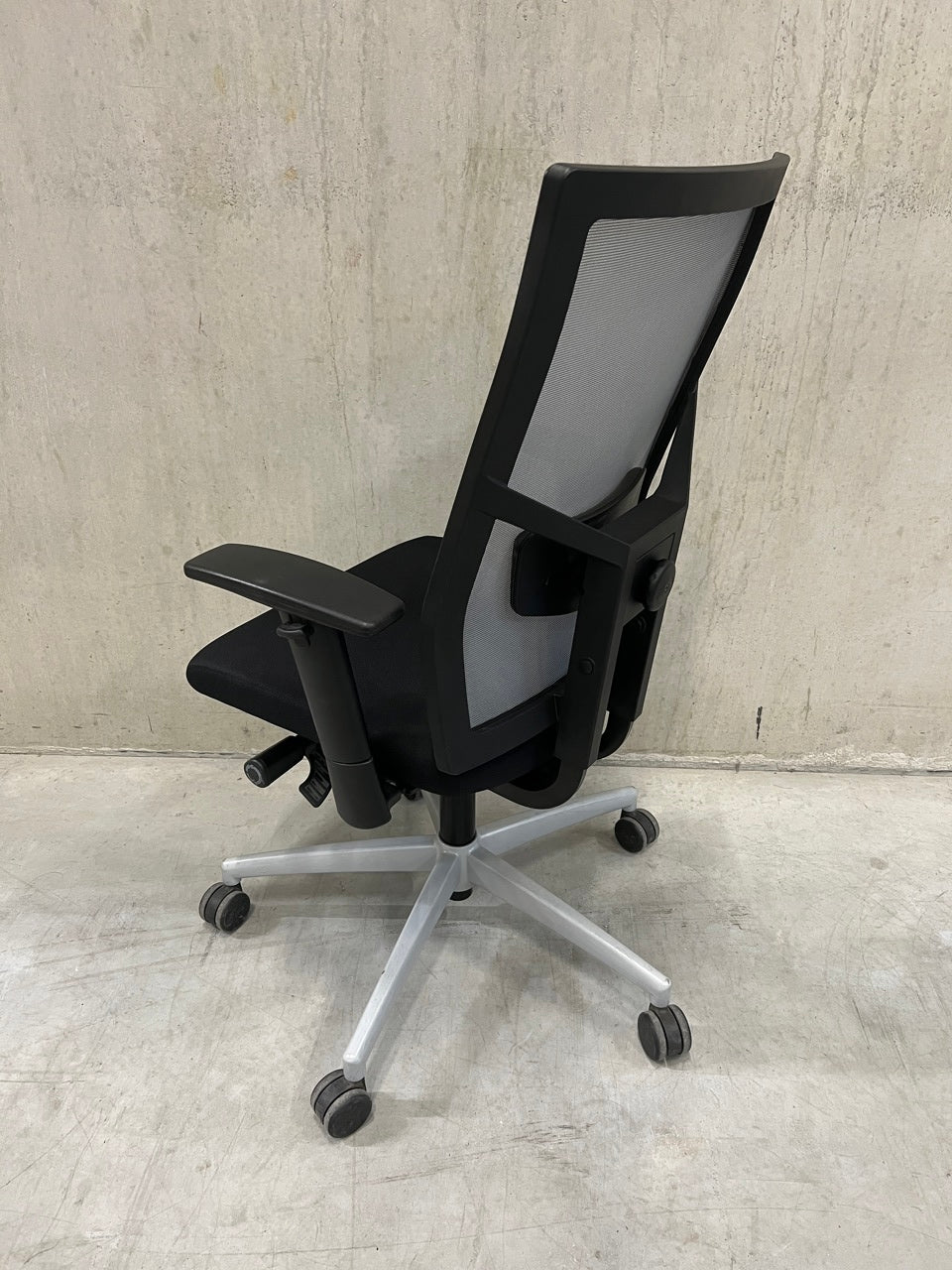 Outlet - Refurbished Bureaustoel Zuidas Mesh Grijs