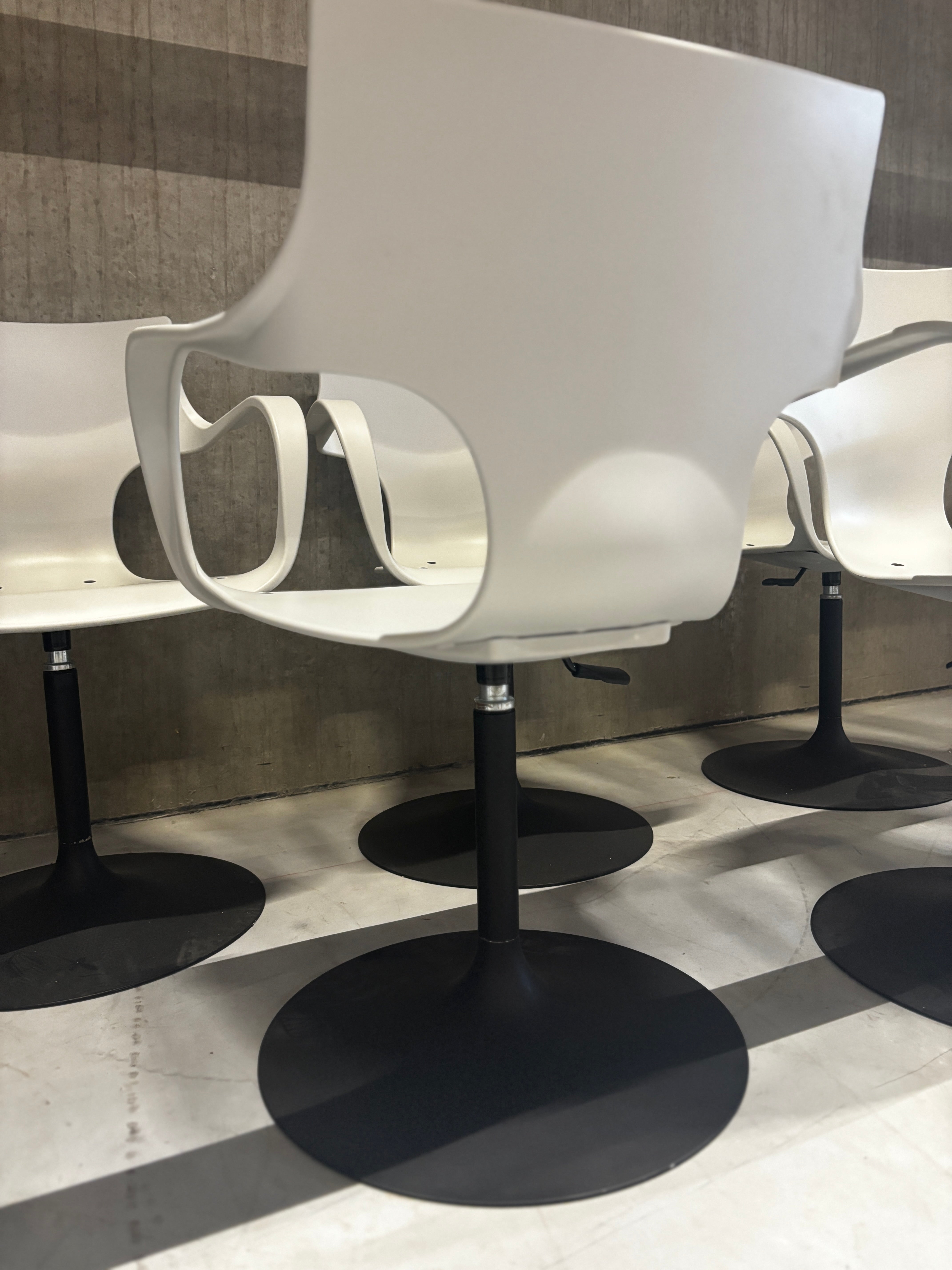 Sample Sale - Workliving Jim Stoel - Wit - Trompet Onderstel - Set van 5