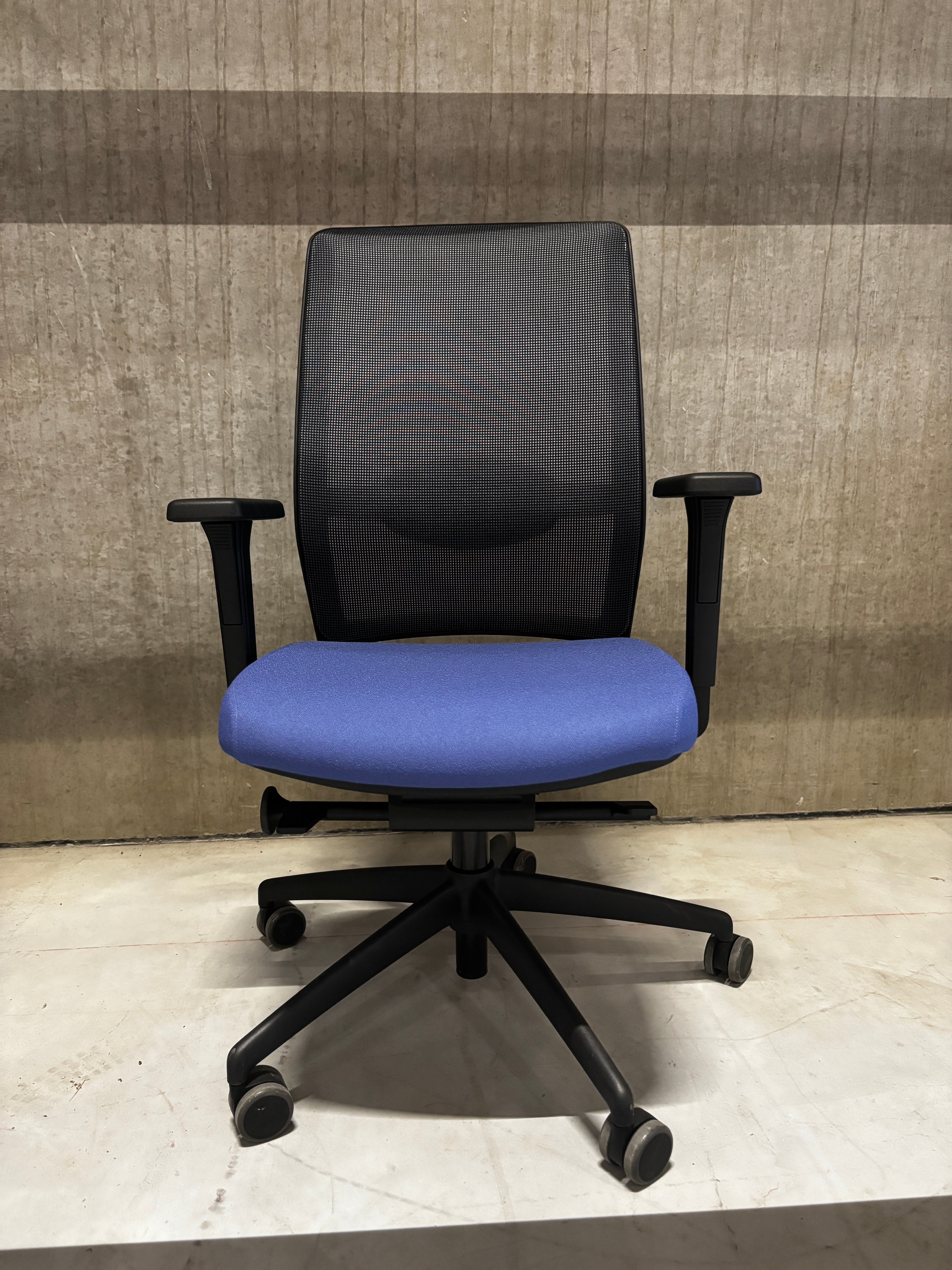 Sample Sale - Workliving Ocean Mesh Blauw - Ergonomische Bureaustoel NEN 1335