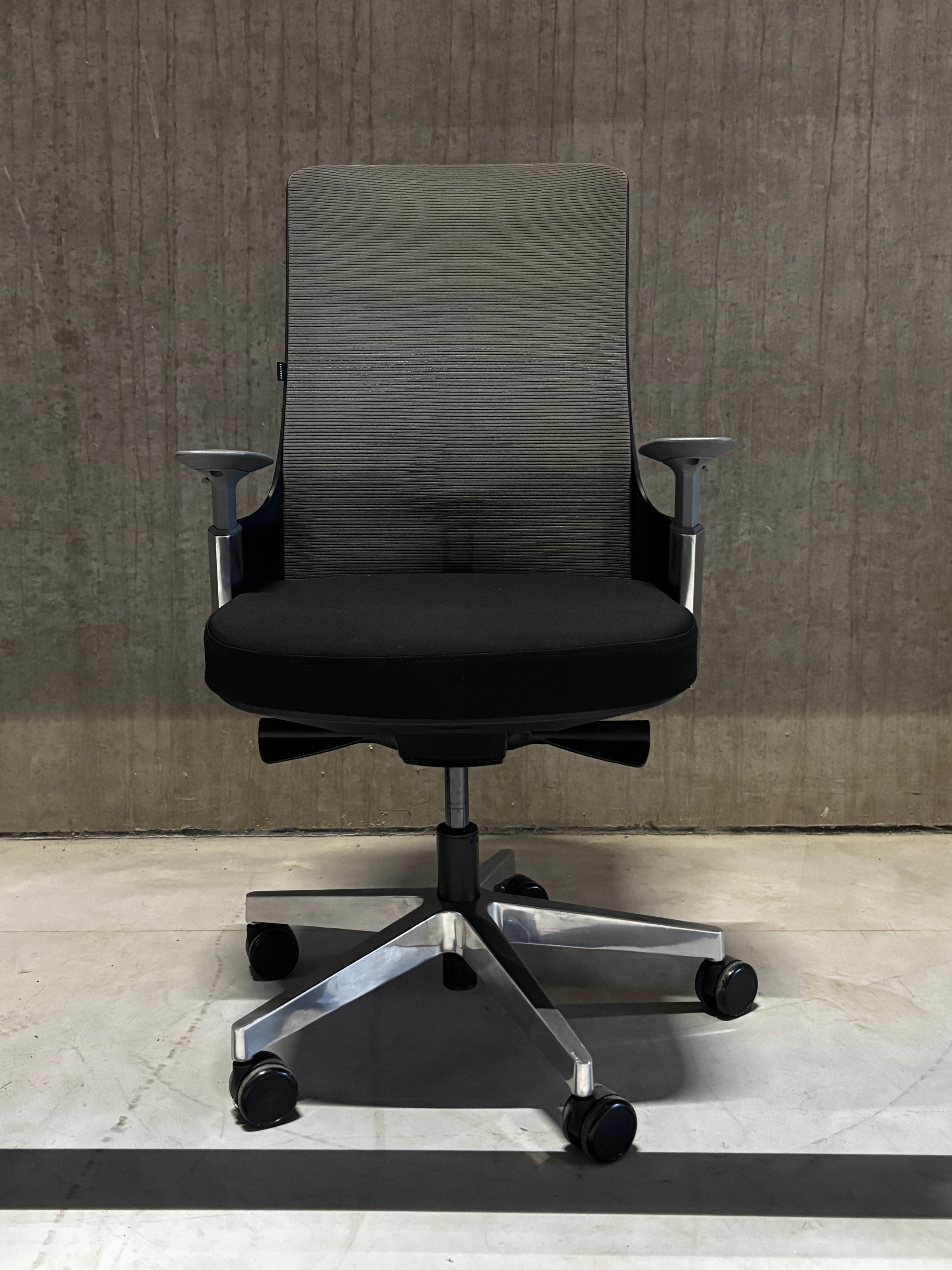 Refurbished Bureaustoel Markant Autobalance Pro zwart