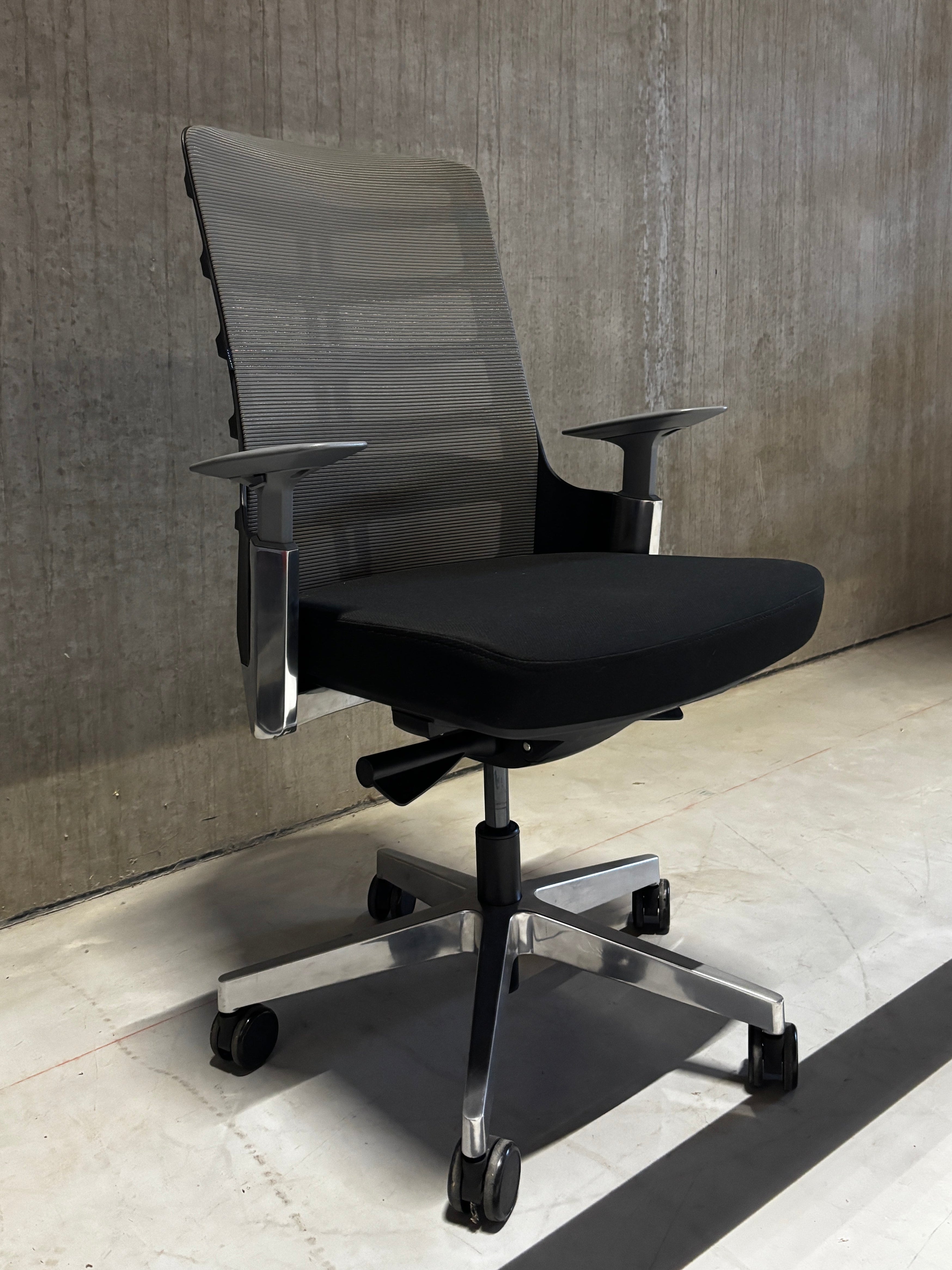 Refurbished Bureaustoel Markant Autobalance Pro zwart