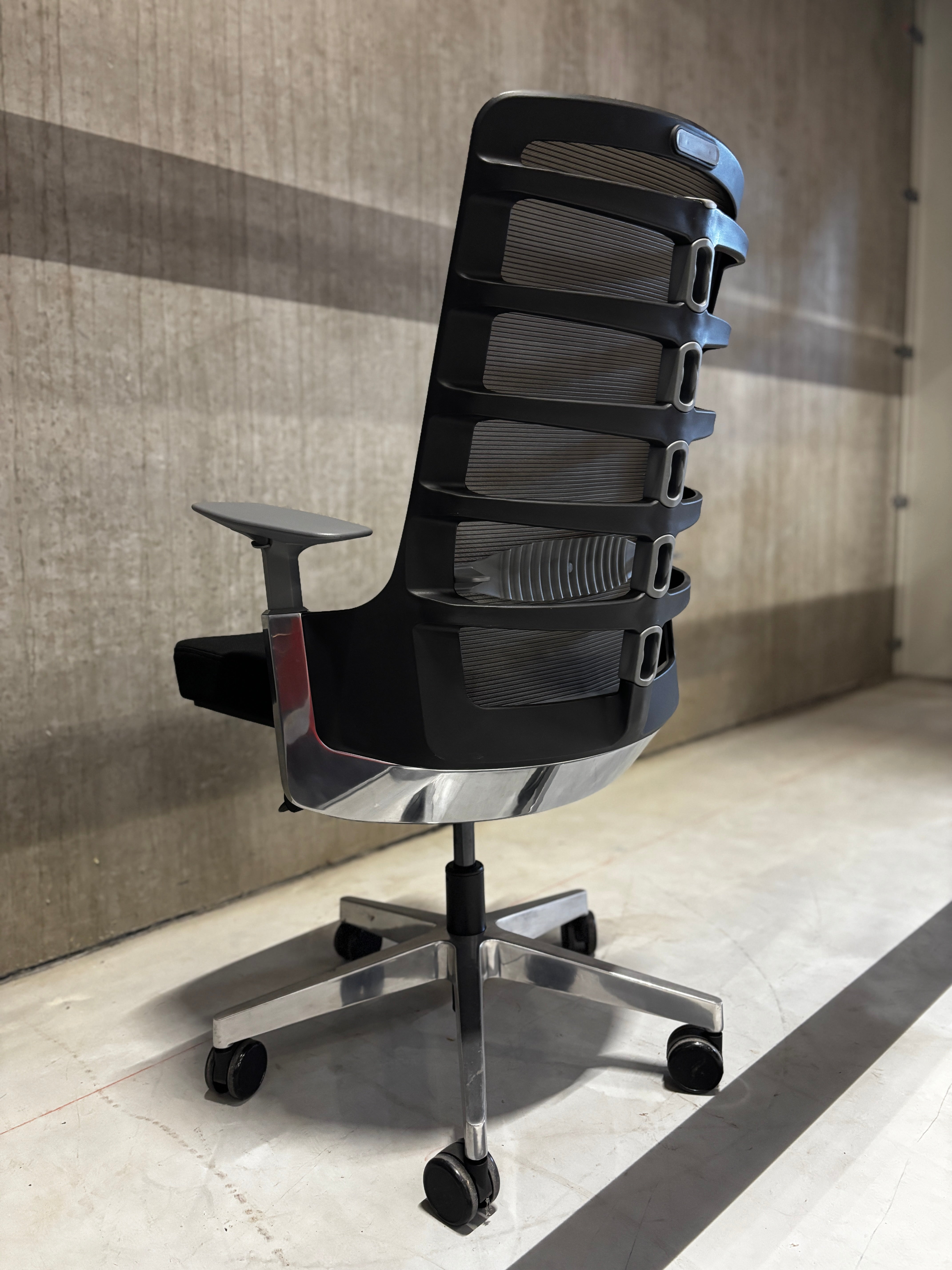 Refurbished Bureaustoel Markant Autobalance Pro zwart