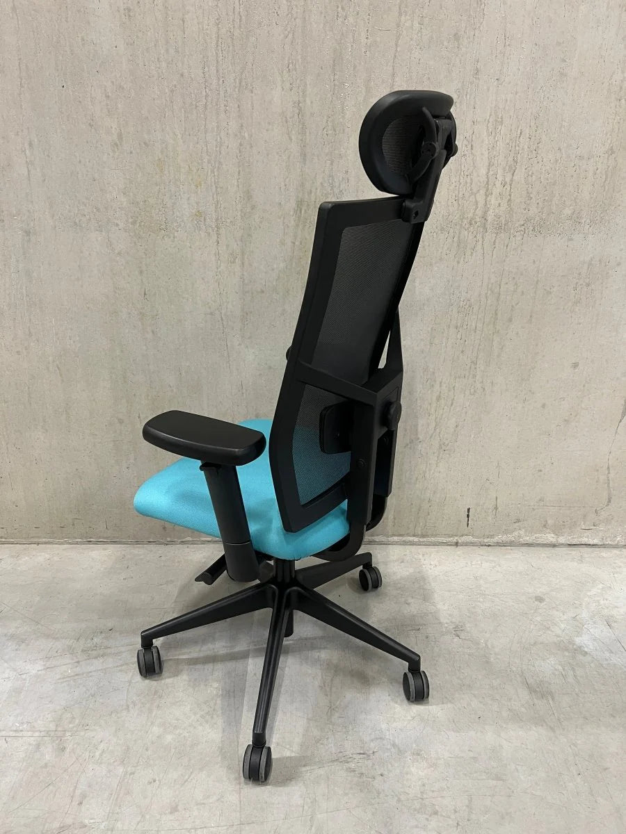 Outlet - Refurbished Bureaustoel Zuidas Mesh Classic Hoofdsteun Lichtblauw B8
