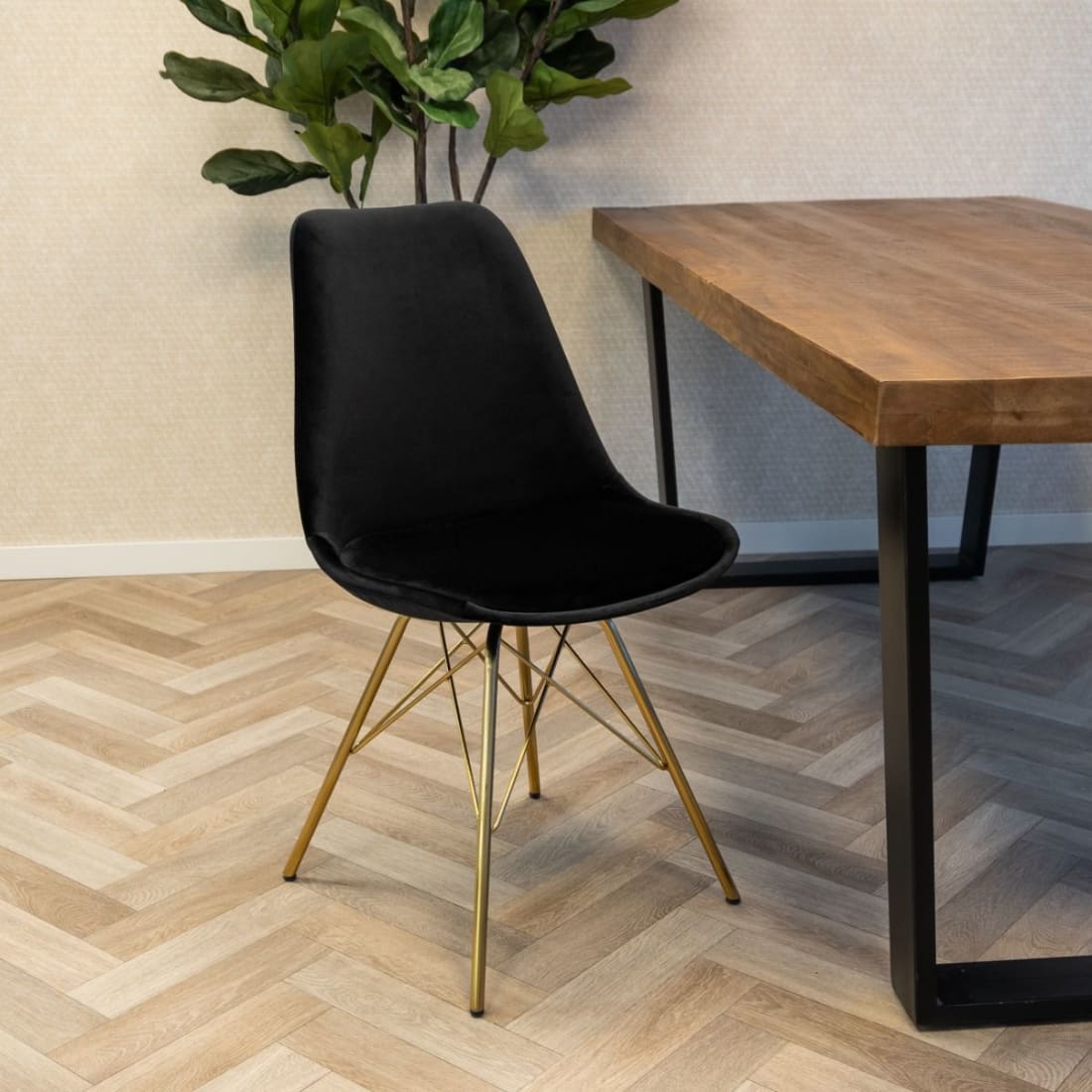 Kick Kuipstoel Velvet Goud Frame - Zwart - Velvet