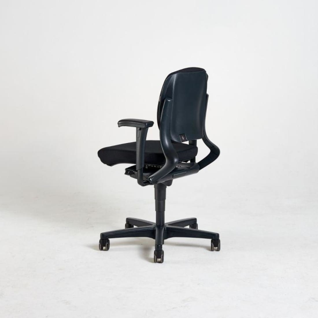 Ahrend 230 Bureaustoel Refurbished Ergonomisch Design (N)en 1335 bureaustoel Woonliving