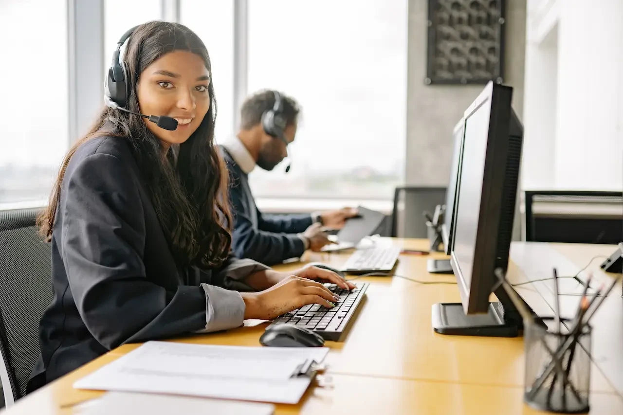 Hoe u de productiviteit van een callcenter kan verbeteren met het juiste meubilair