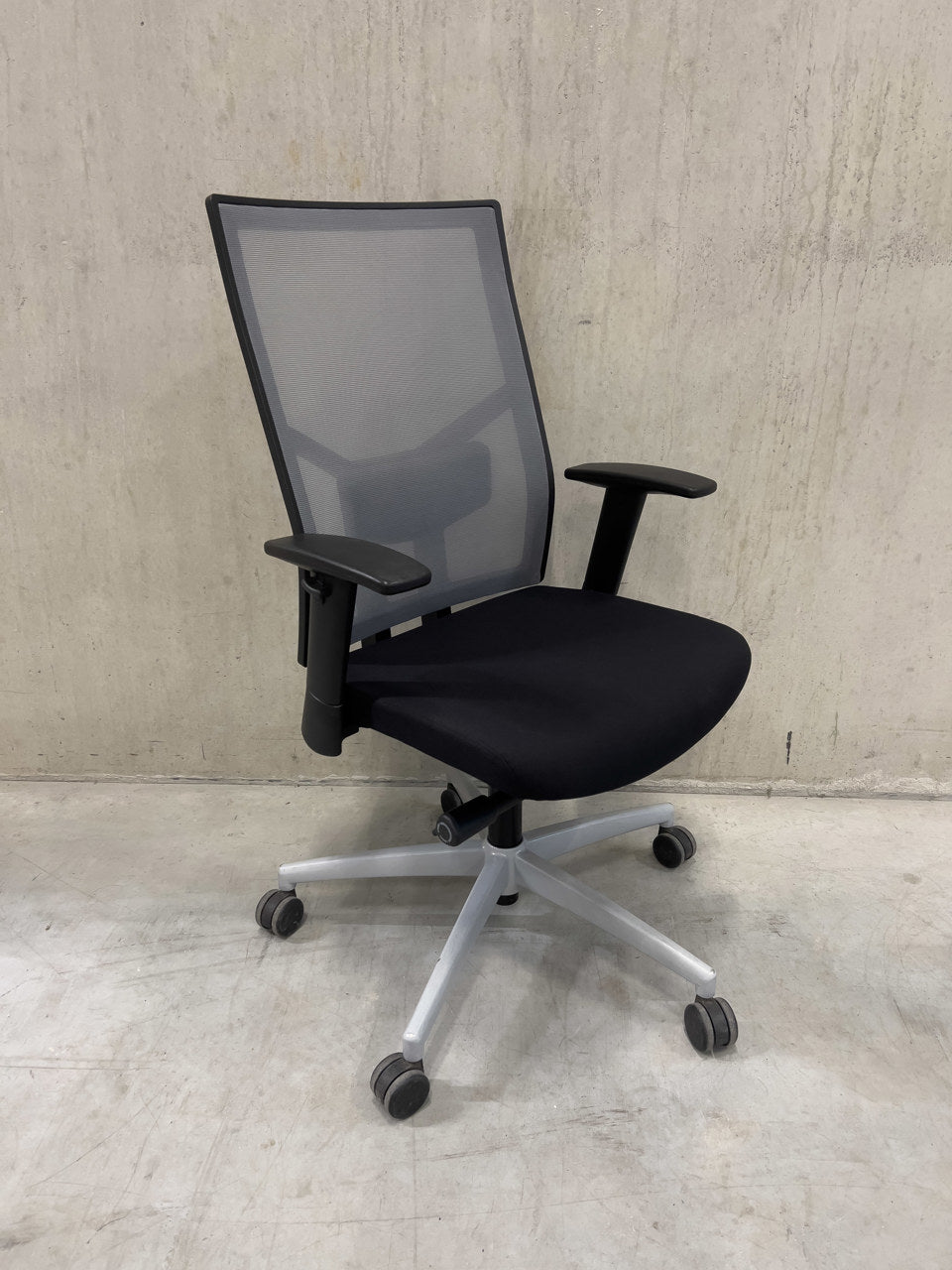 Outlet - Refurbished Bureaustoel Zuidas Mesh Grijs