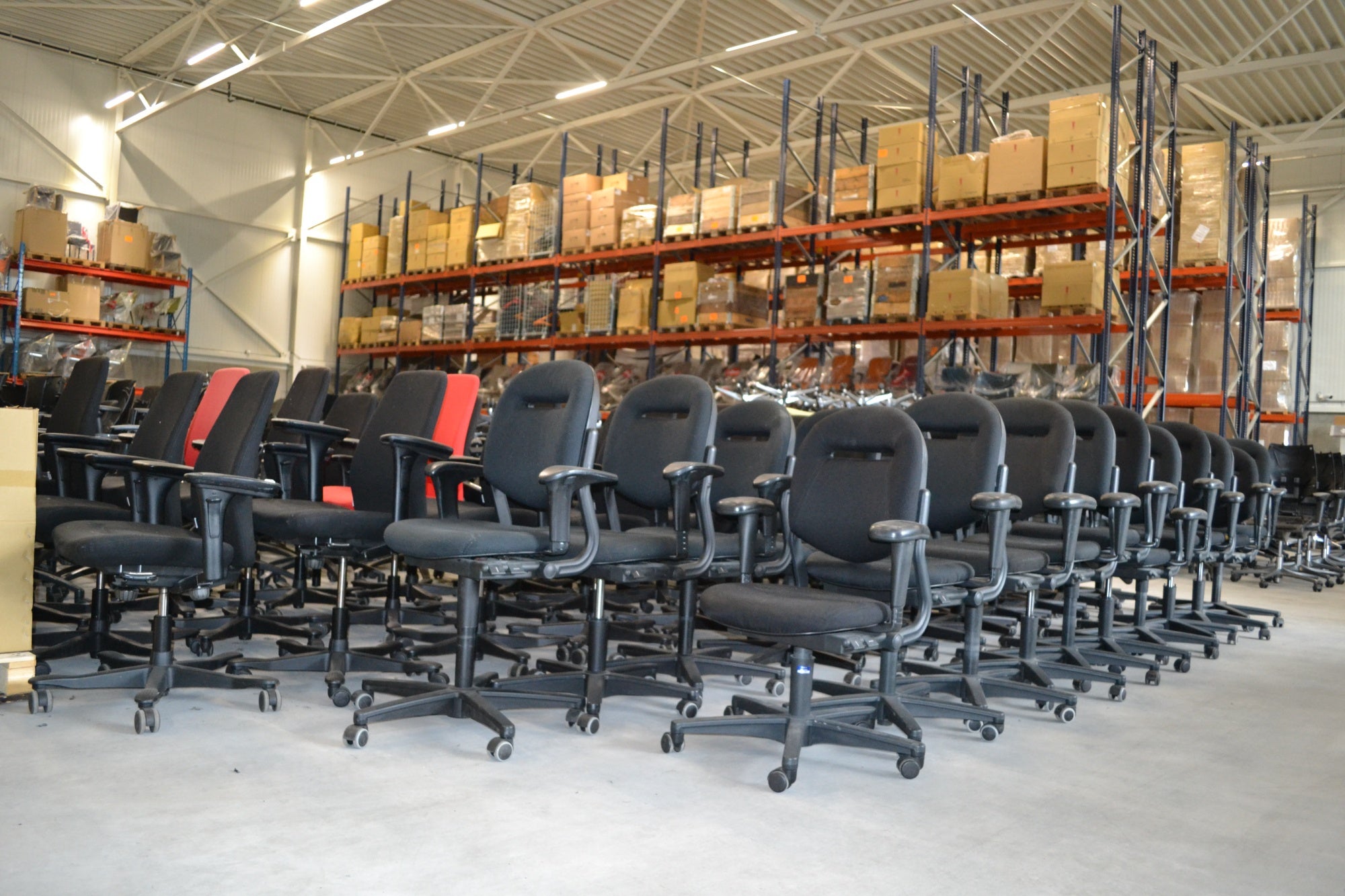 Oude bureaustoel laten ophalen - Workliving 