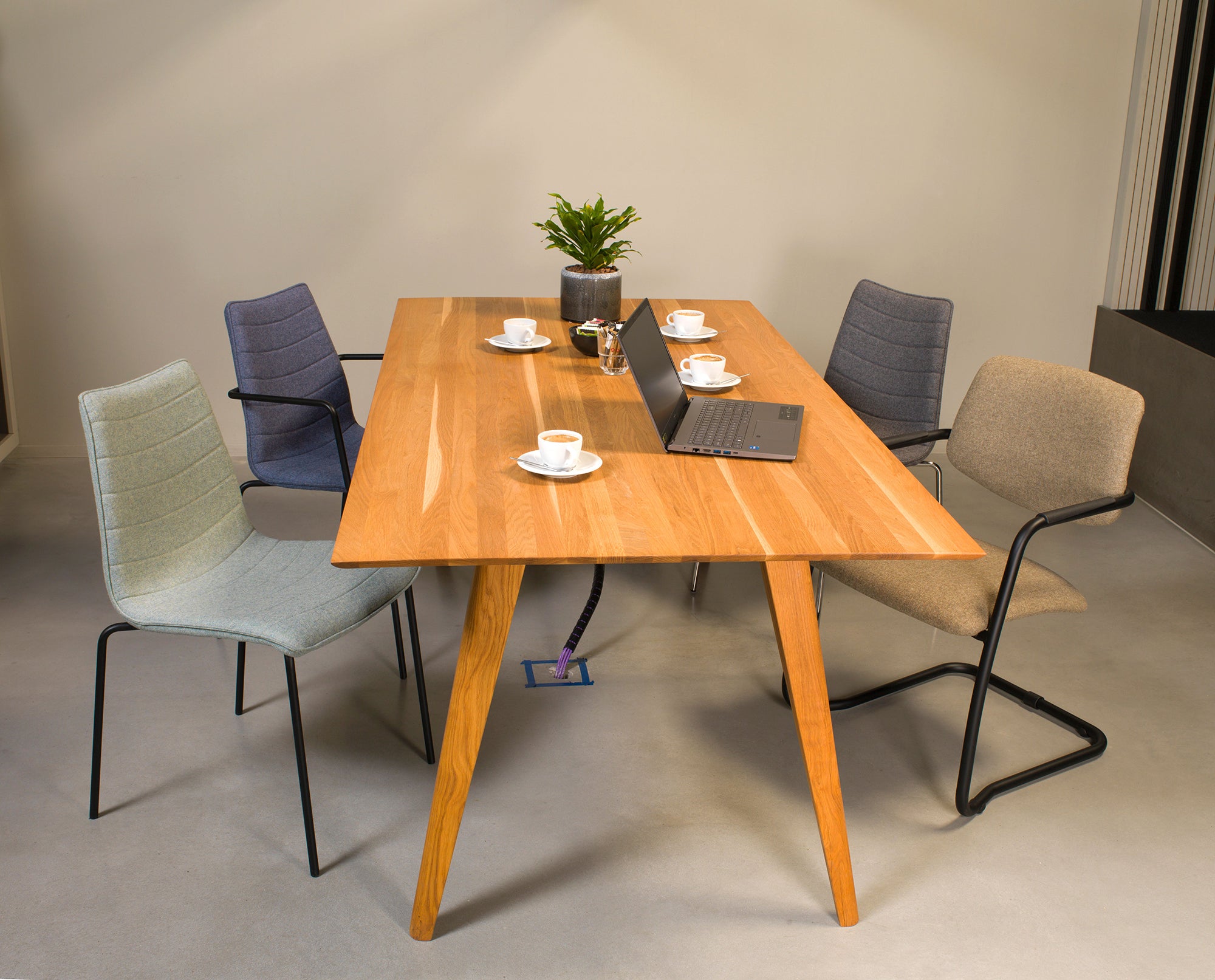 Workliving Vergaderstoel X5 - Sledeframe - Wolvilt Fenice 455 zachtgroen - frame zwart - Workliving - Vergaderstoelen- Workliving