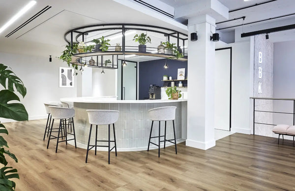 Moet u uw kantoormeubilair repareren of vervangen?