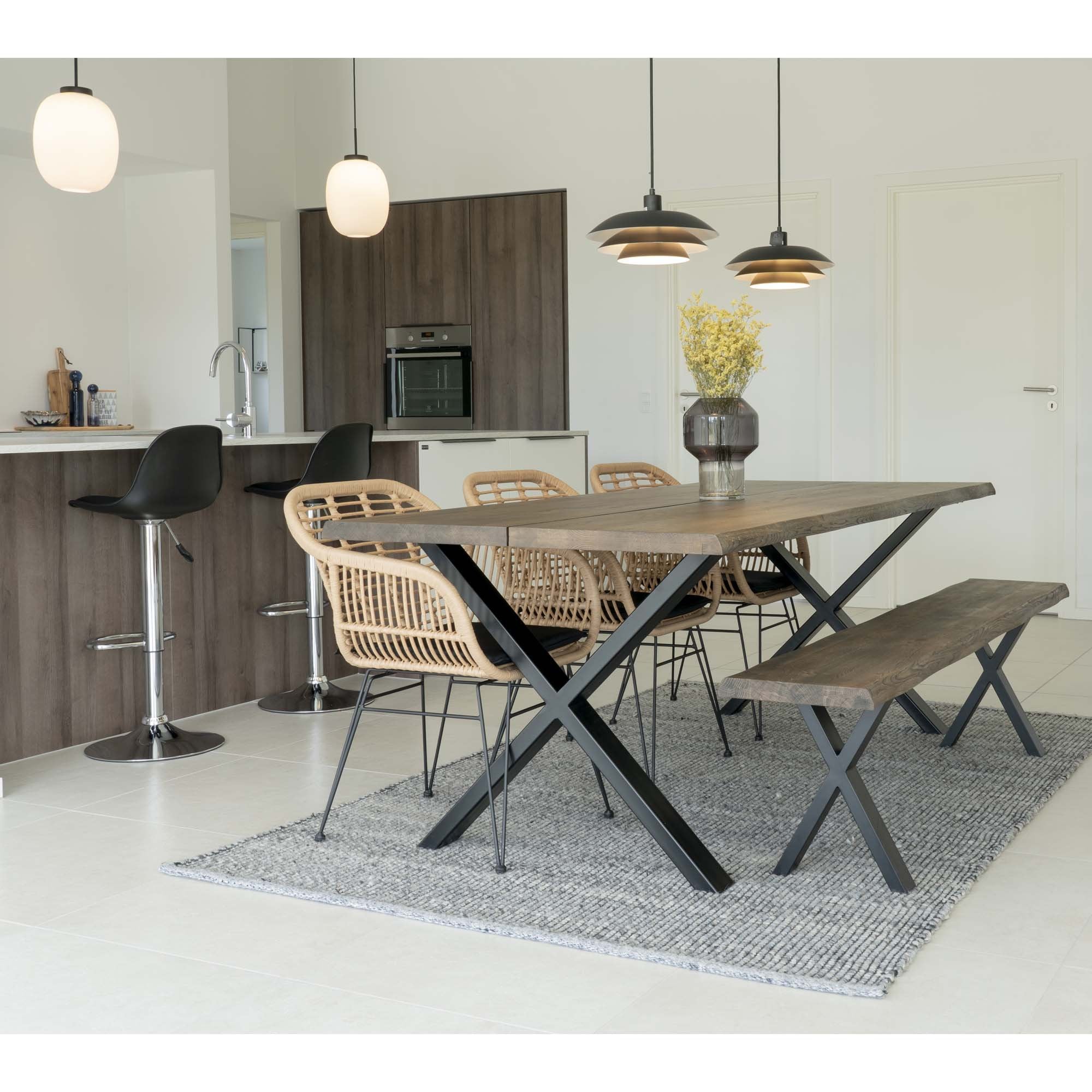Toulon Bench - Bench in oak with wavy edge, smoked oil with black legs, 180x32x46 cm - House Nordic - Bench- Workliving